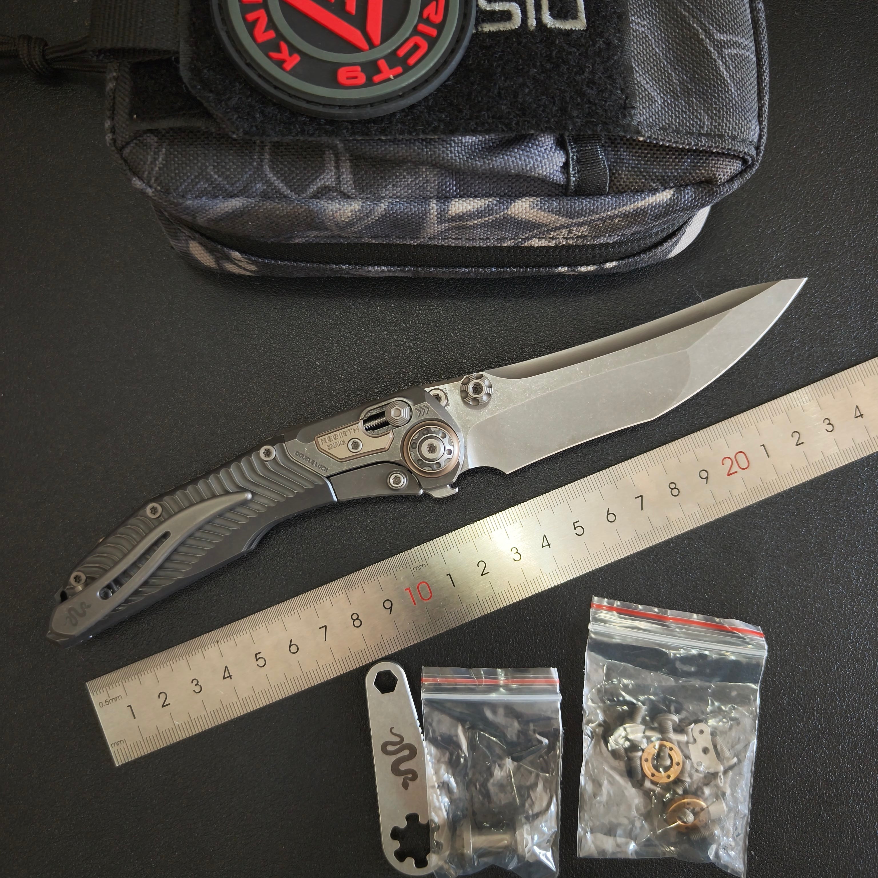District 9 Snake 2 stonewash finish